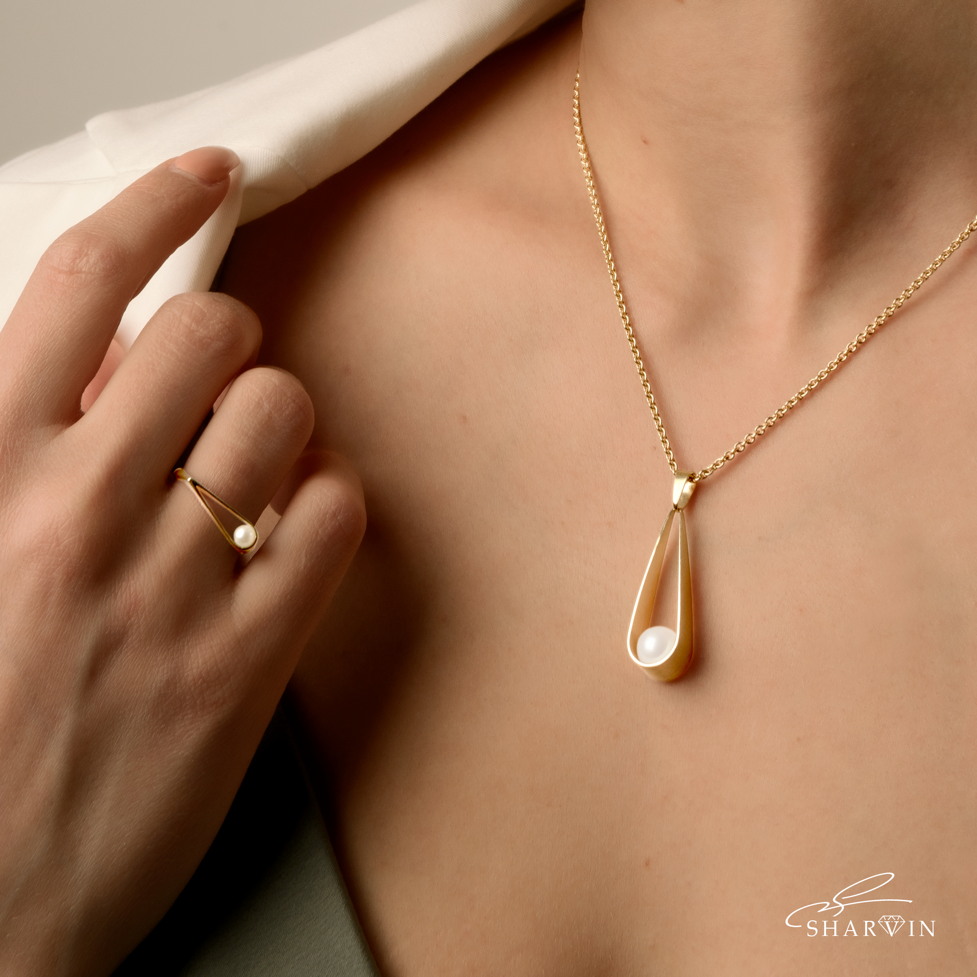 Goldkette-mit-Perlenanhänger